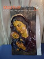 Γύψινη εικόνα της Παναγίας ζωγραφισμένη στο χέρι σέ ξύλο.
