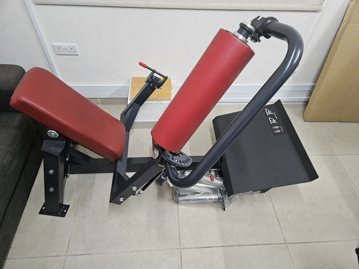 Hip thrust machine