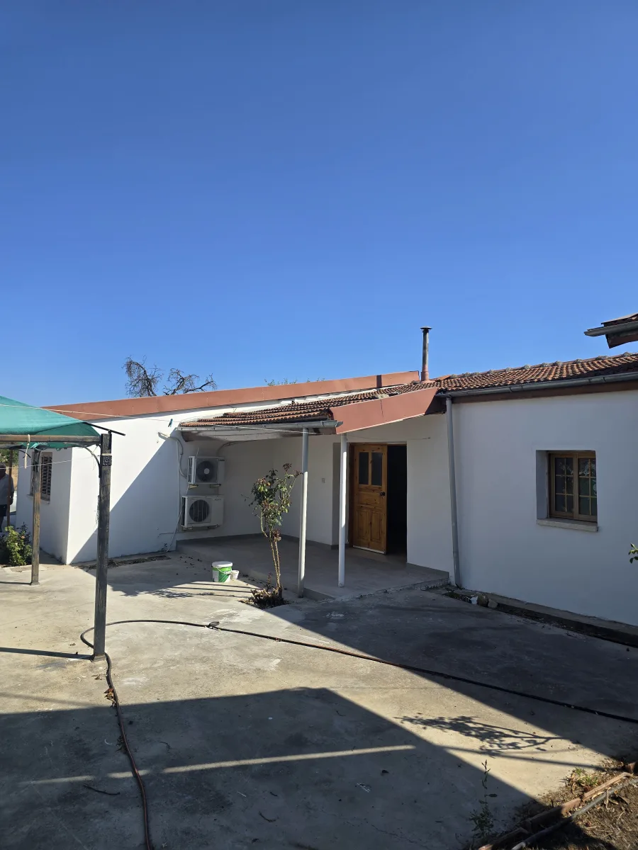 House - 2 Bedrooms - Unfurnished