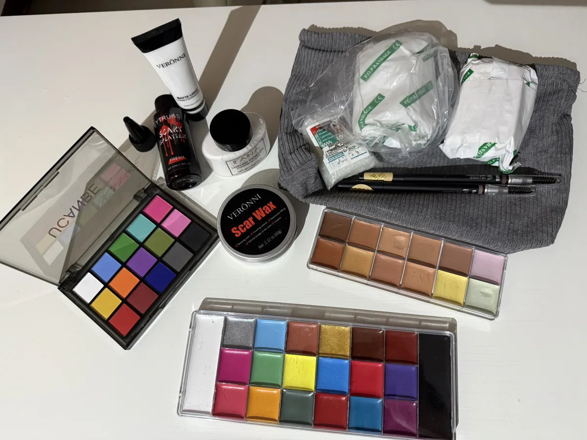 Makeup and handcraft kit