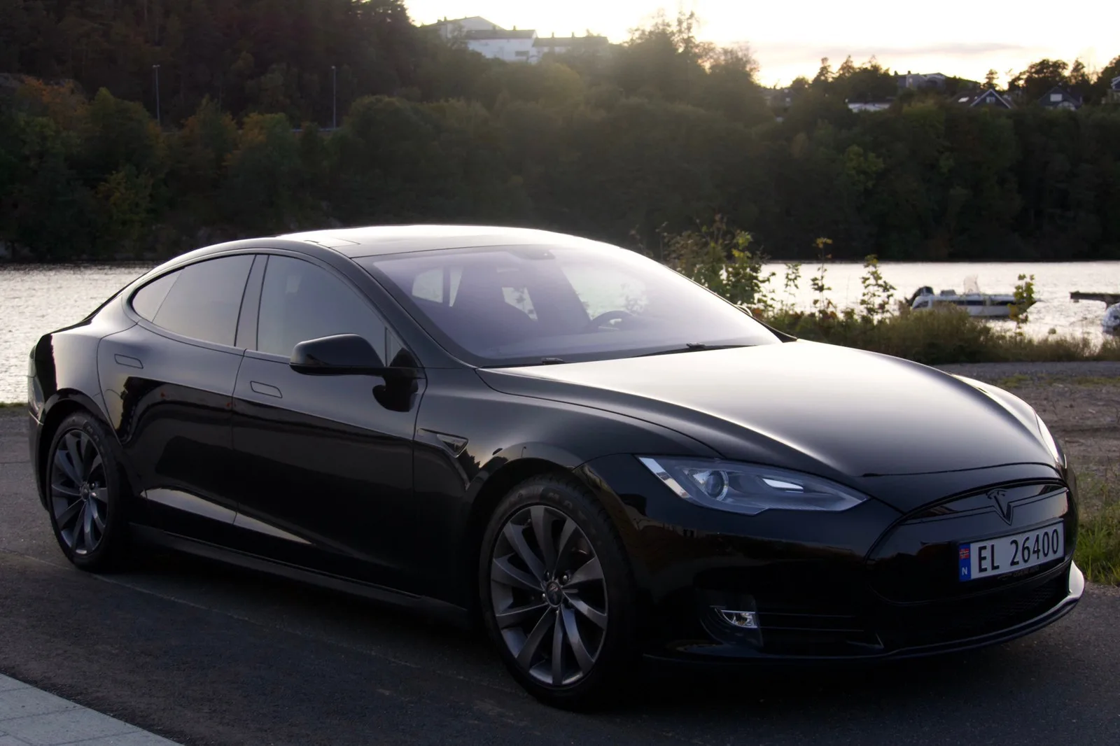 Tesla Model S 2015